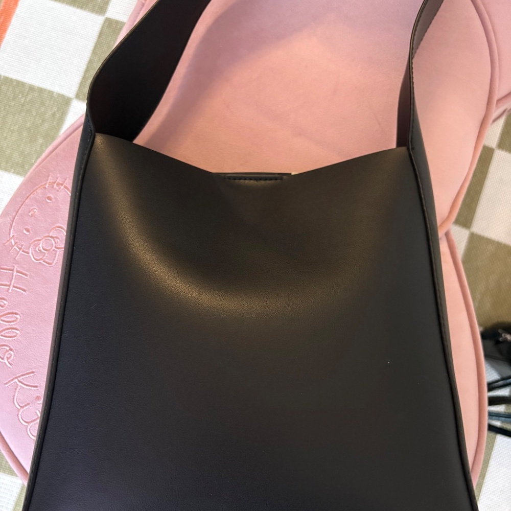 NWT Charles & Keith black shoulder bag - Picture 2 of 4